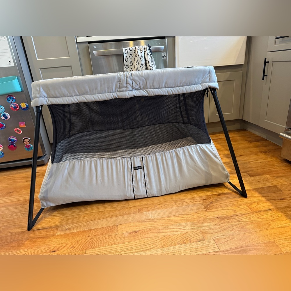 Baby Bjorn Travel Crib, Silver Gray